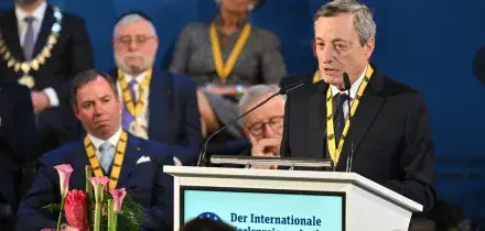 Draghi all&rsquo;Ue: &ldquo;Per la prima volta siamo davvero soli, momento di pericolo ma anche di rivelazione&rdquo;