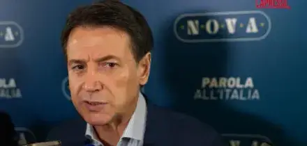 Governo, Conte: "Sta facendo assolutamente di tutto per imbullonarsi a poltrone"