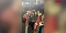 Ghali alla sfilata di Gucci a New York, il rapper in prima fila accanto ad Anna Wintour e Mariah Carey