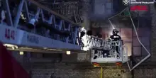 Ucraina, in fiamme edifici a Dnipro dopo raid russi