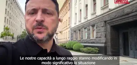 Ucraina, Zelensky: &ldquo;I droni colpiscono Mosca, cambiano la percezione della guerra&rdquo;