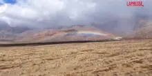Cina, lo spettacolo del doppio arcobaleno sulle montagne Helan