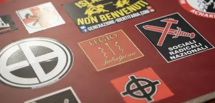 Siena, apologia del fascismo e odio razziale: denunciati 13 minori