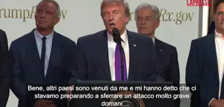 Iran, Trump: "In corso negoziati seri, sospeso attacco"