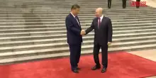 Xi riceve Putin a Pechino: grande cerimonia davanti alla Grande Sala del Popolo