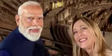 Italia-India, Meloni e Modi al Colosseo: il premier indiano regala le caramelle &lsquo;Melody&rsquo; alla presidente del Consiglio