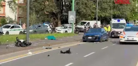 Milano, incidente in via Carbonari: morto un motociclista di 28 anni