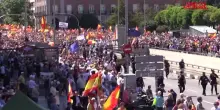 Spagna, migliaia in piazza a Madrid contro Sanchez e per larresto di Zapatero