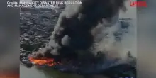 Filippine, enorme incendio a Manila: le immagini della devastazione