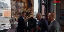 UK, Re Carlo al teatro di Stratford assiste a La Tempesta di Shakespeare