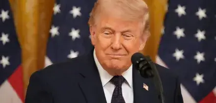 Iran, Trump: &ldquo;Ci stiamo avvicinando all&rsquo;accordo. Hormuz sar&agrave; riaperto&rdquo;