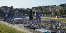 Zerocalcare, in migliaia al Circo Massimo per l&rsquo;anteprima di &lsquo;Due spicci&rsquo; &ndash; Le foto