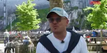 Gigi D&rsquo;Alessio a Lourdes: "Un&rsquo;emozione importante, tutti noi abbiamo bisogno di questo"