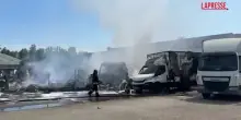 Torino, incendio in un deposito: tre camion distrutti dalle fiamme
