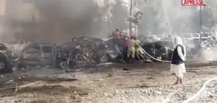 Pakistan, bomba esplode vicino a un binario del treno: ferite oltre 20 persone