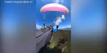 Austria, Cessna squarcia parapendio in volo: il video della donna viva per miracolo