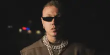 Lazza, &lsquo;Re Mida&rsquo; album da record: per 377 settimane nella Top 100 Fimi