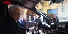 La nuova Ferrari Luce presentata a Mattarella: il presidente a bordo della vettura al Quirinale
