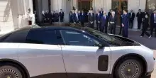 Mattarella svela la Ferrari &lsquo;Luce&rsquo; al Quirinale: ecco la prima auto elettrica del Cavallino &ndash; Le foto
