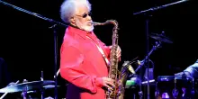 Morto Sonny Rollins, il sassofonista leggenda del jazz aveva 95 anni