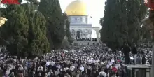 Eid al-Adha, a Gerusalemme fedeli musulmani alla moschea di al-Aqsa per la festivit&agrave; islamica