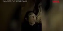 Bloccati in una grotta in Laos, il video dei soccorritori tra i cunicoli: "Presto buone notizie"