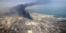 Iran, Usa colpiscono il sito militare di Bandar Abbas. I Pasdaran attaccano una base aerea americana &ndash; La diretta