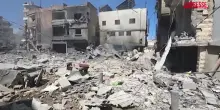 Libano, attacchi israeliani nella citt&agrave; di Tiro: le immagini dei palazzi distrutti