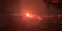 Gaza, attacco israeliano su un campo profughi: il momento del bombardamento