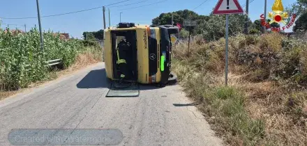 Mazara del Vallo, scuolabus si ribalta: 13 feriti fra cui 8 bambini