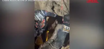 Bloccati in una grotta in Laos, estratto il primo dei 5 trovati vivi: luscita dal cunicolo