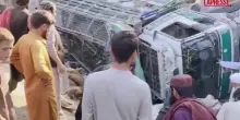 Afghanistan, si ribalta un camion con rifugiati a bordo: 22 morti