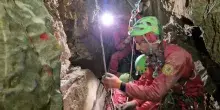 Cuneo, speleologo incastrato in una grotta a -120 metri