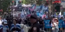 New York, in migliaia alla parata per Israele: il sindaco Mamdani diserta la celebrazione
