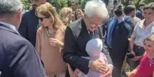 2 giugno, la piccola Sofia abbracciata da Mattarella: la bimba al Quirinale dopo l&rsquo;incontro con Sinner