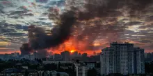 Ucraina, attacco russo nella notte: almeno nove morti e oltre 100 feriti &ndash; La diretta
