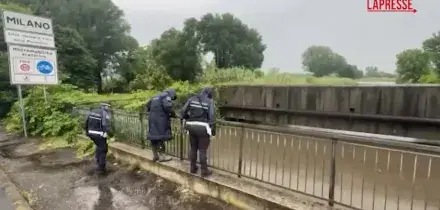 Il Lambro in piena a Milano, i residenti: "Viviamo con al paura"
