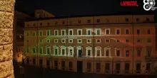 2 giugno, la facciata di Palazzo Chigi celebra la Festa della Repubblica