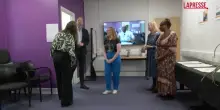 Il Principe William volontario a Londra: prepara cassette di generi alimentari per persone in difficolt&agrave;