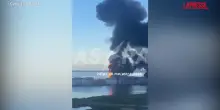 Russia, colpito terminal petrolifero a San Pietroburgo: lincendio e i droni ucraini che sorvolano larea