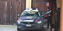 Cosenza, una donna accoltellata dopo un agguato sotto casa: un fermo