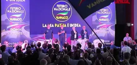 Vannacci, bagno di folla all&rsquo;Eur per il primo evento romano di Futuro Nazionale