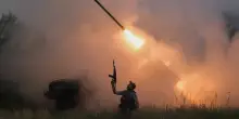 Ucraina, attacco russo su Kherson e Donetsk: 12 morti. Trump: &ldquo;Putin e Zelensky risolvano questione da soli&rdquo; &ndash; La diretta