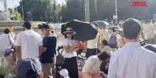 Papa Leone XIV in Spagna, le testimonianze dalla piazza di Madrid: "Siamo qui dalle 5 del mattino"