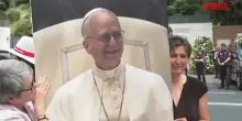 Spagna, una vittima di abusi mette in scena un finto incontro con il Papa