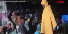 Nigeria, le immagini dei 360 ostaggi rapiti da Boko Haram liberati dallesercito