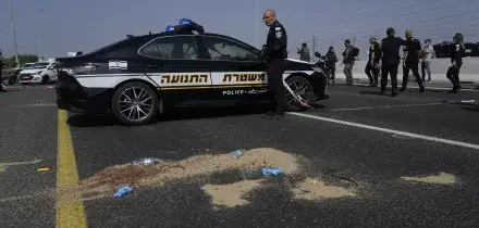 Israele, sparatoria a Kochav Ya&rsquo;ir: un morto e 6 feriti. Fermato un sospetto