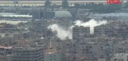 Libano, colonne di fumo sopra Beirut dopo i raid israeliani nonostante il cessate il fuoco