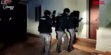 Bari, tentato omicidio e Sim in carcere con un bacio: 4 arresti