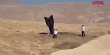 Israele, grosso frammento di missile si conficca a terra in Cisgiordania